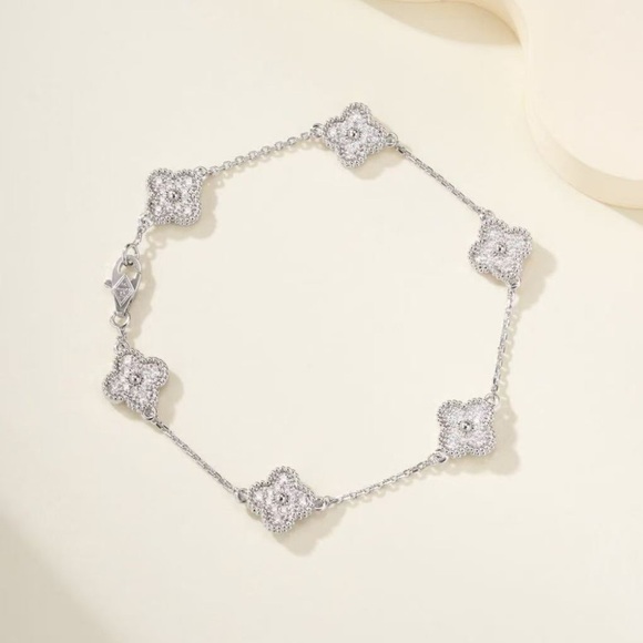 Meet the Posher Jewelry - Van Cleef & Arpels Vintage Alhambra bracelet, 5 four-leaf lucky patterns